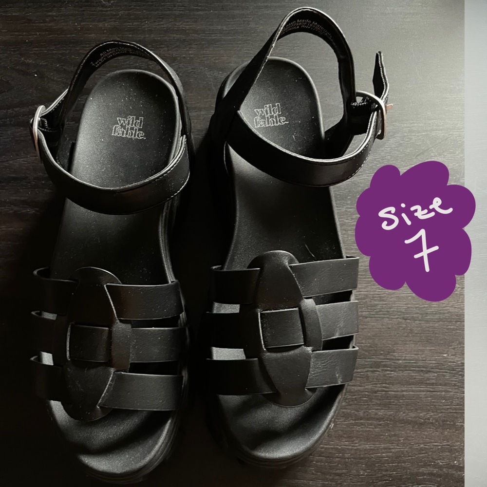 ⭐️ Wild Fable Black Platform Sandals ⭐️